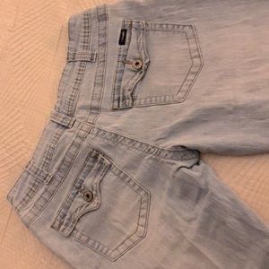 Angels Capris Size 9 Button front 57% Ramie 24% Cotton 17% Polyester 2% Spandex